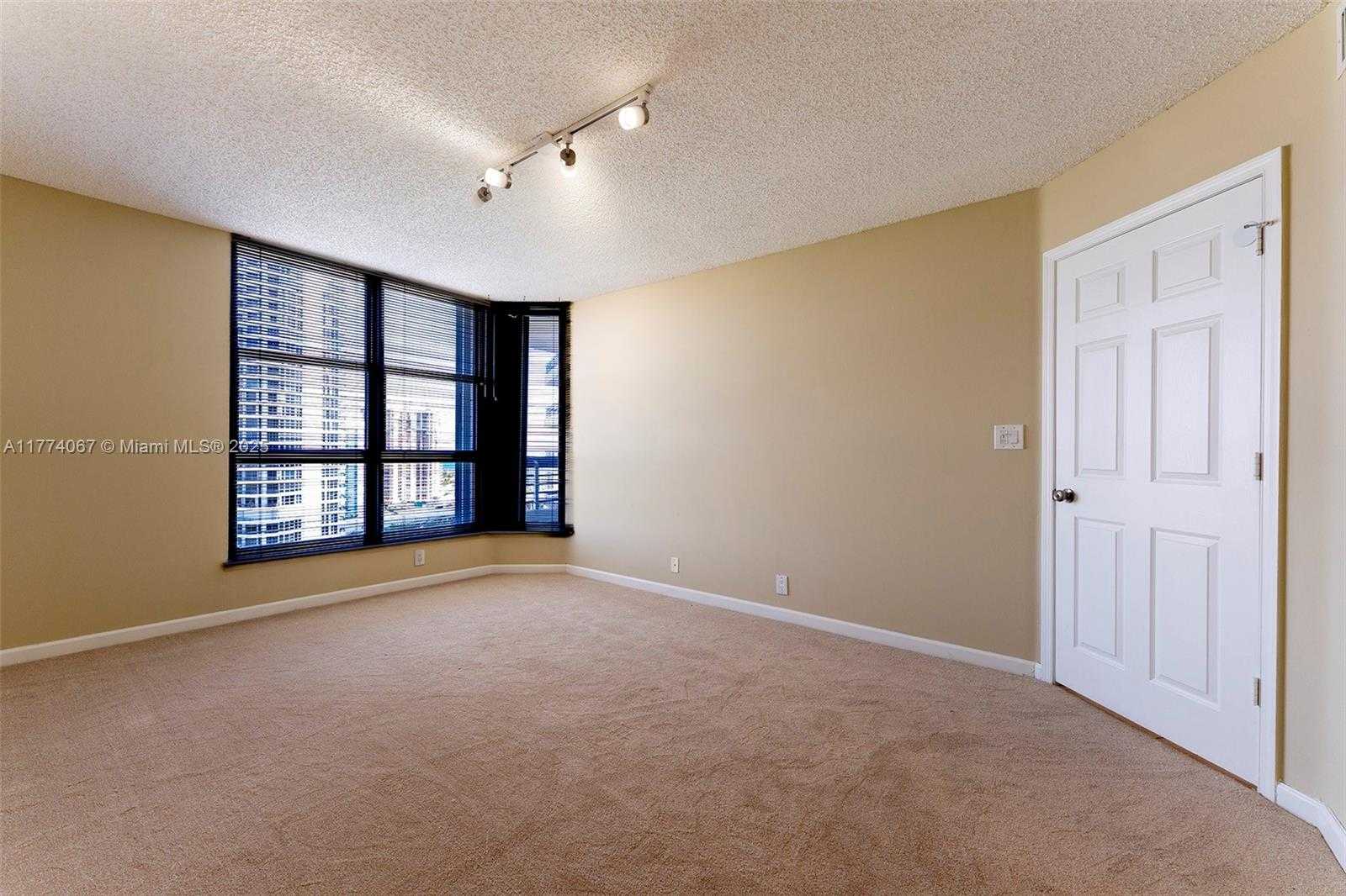 Small Image of 3530 MYSTIC POINTE DR #2207, Aventura Number 35