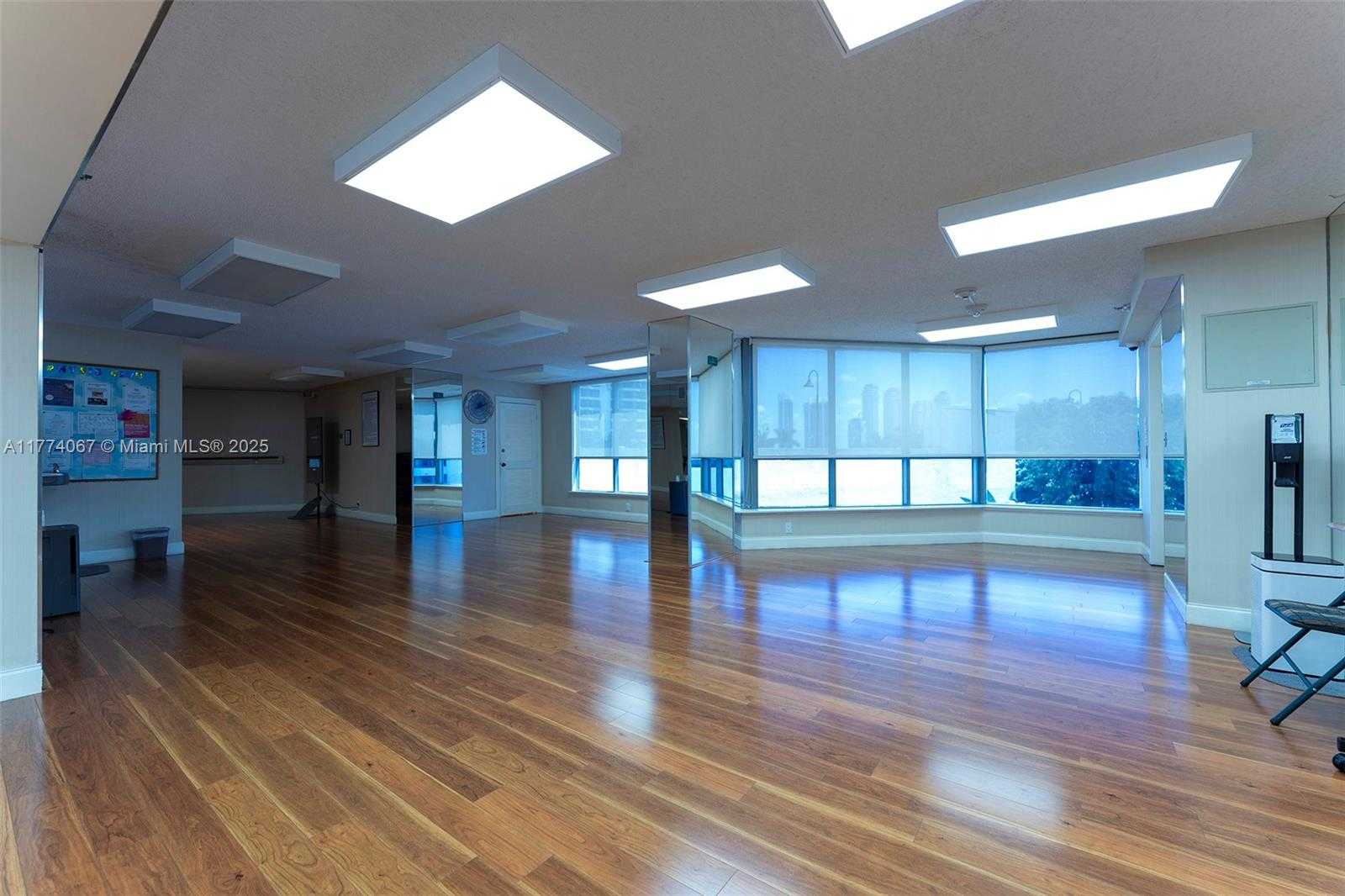 Small Image of 3530 MYSTIC POINTE DR #2207, Aventura Number 46
