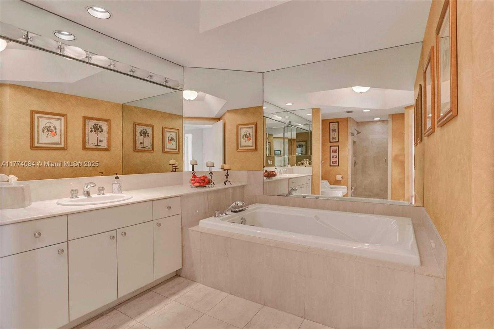 Small Image of 2000 ISLAND BLVD #503, Aventura Number 11