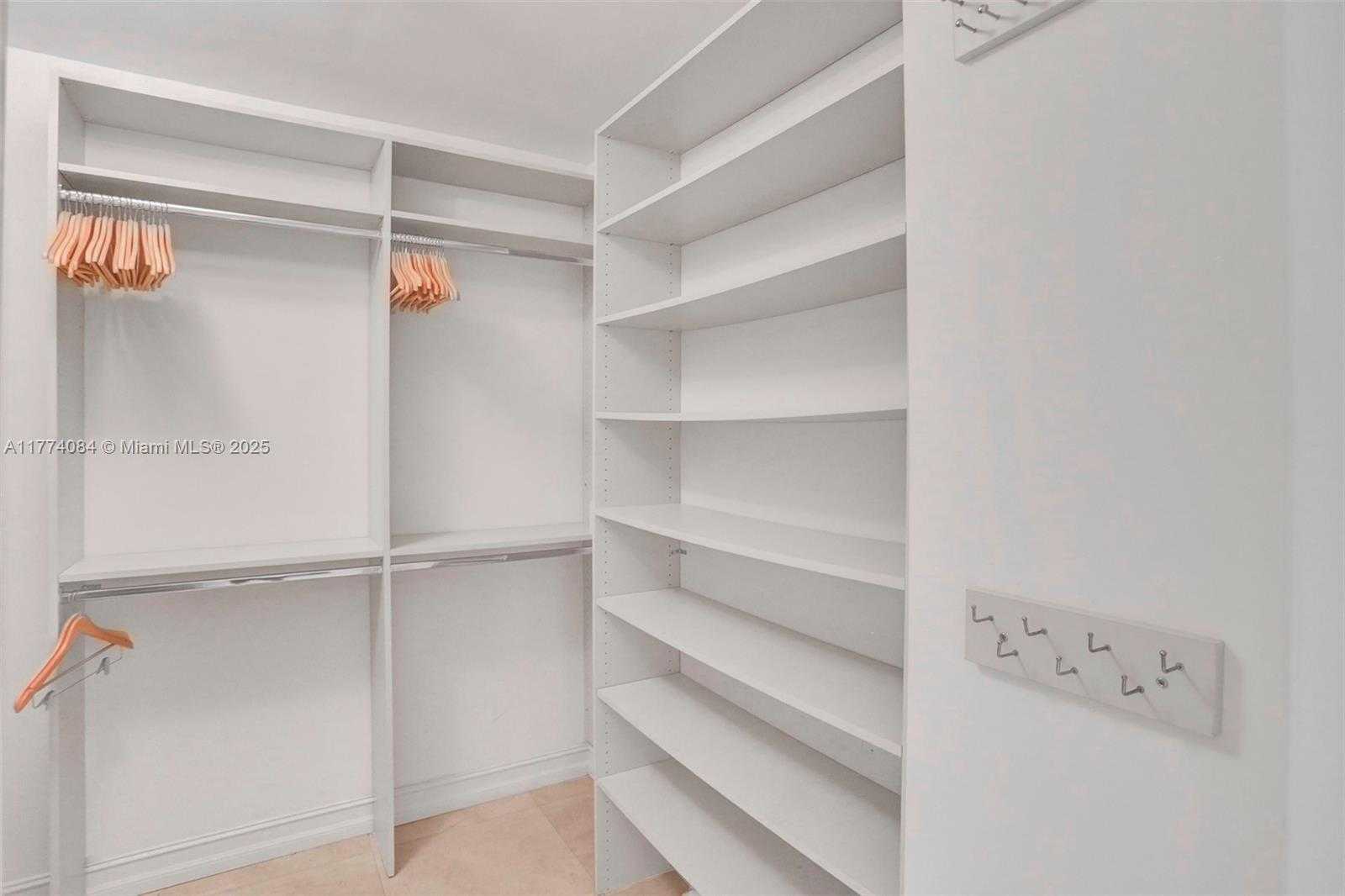Small Image of 2000 ISLAND BLVD #503, Aventura Number 18