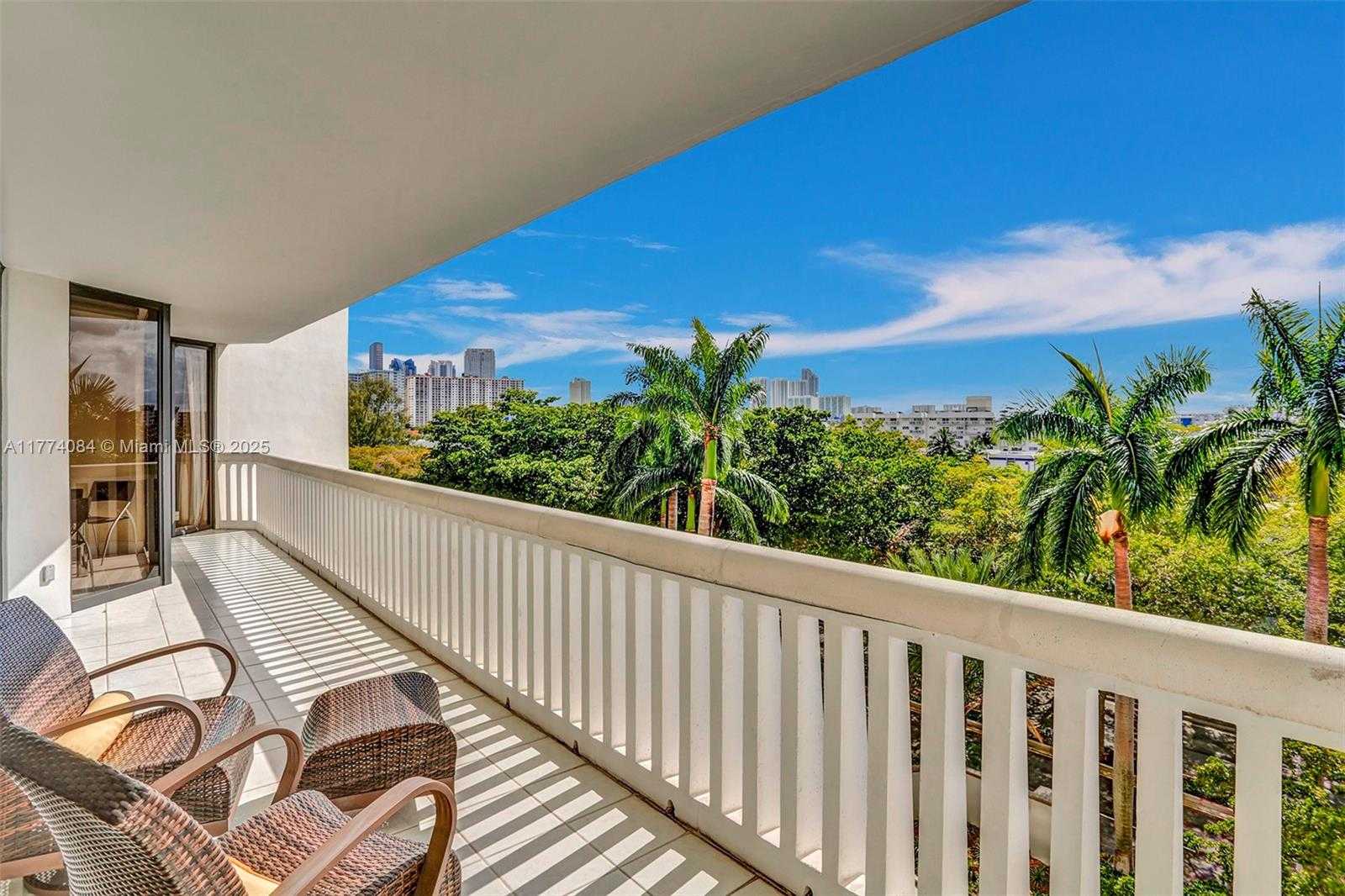 Small Image of 2000 ISLAND BLVD #503, Aventura Number 3