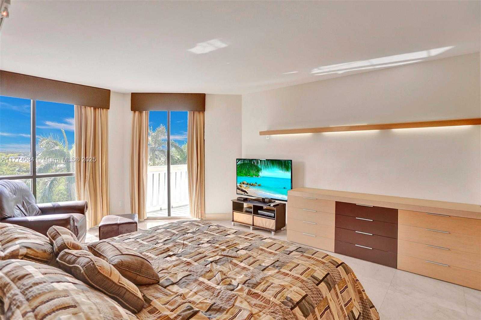 Small Image of 2000 ISLAND BLVD #503, Aventura Number 9