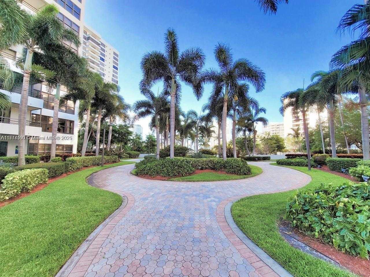 Small Image of 2500 PARKVIEW DR #1111, Hallandale Beach Number 13