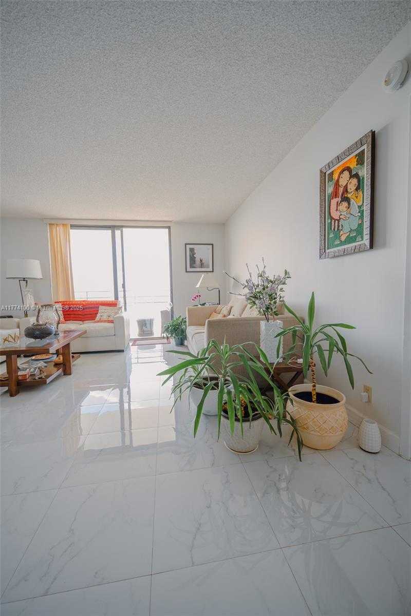 Small Image of 2500 PARKVIEW DR #1111, Hallandale Beach Number 3