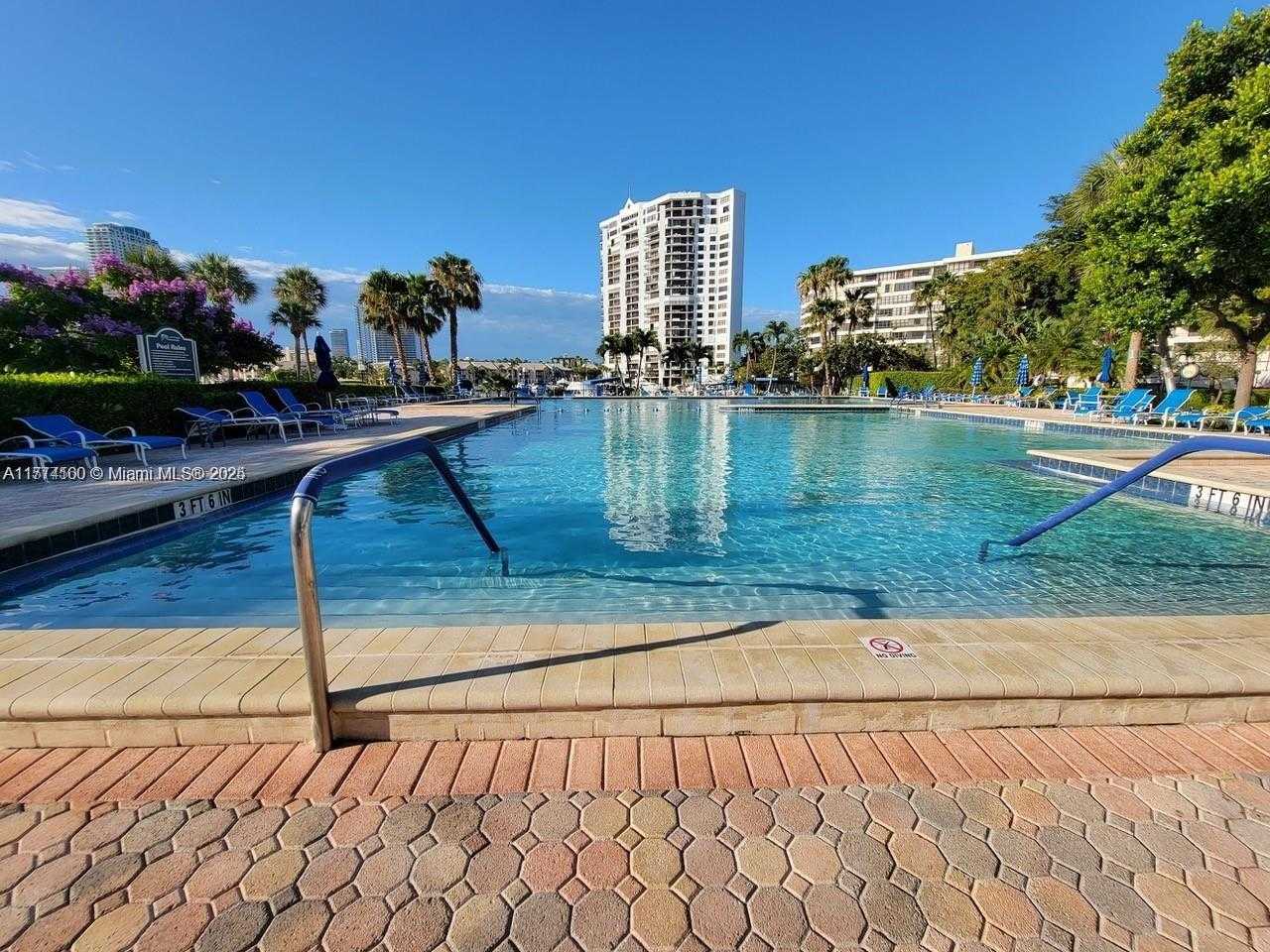 Small Image of 2500 PARKVIEW DR #1111, Hallandale Beach Number 5