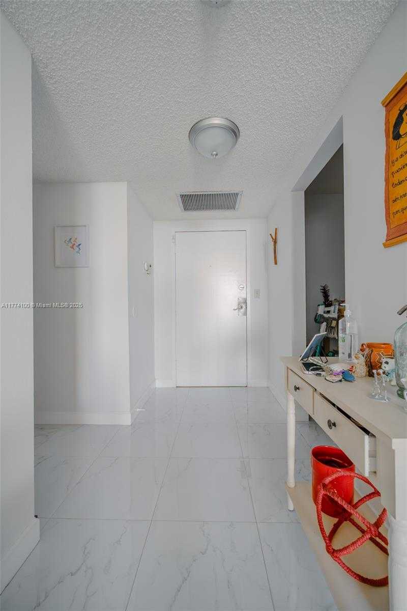 Small Image of 2500 PARKVIEW DR #1111, Hallandale Beach Number 8