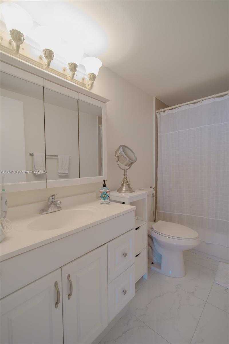 Small Image of 2500 PARKVIEW DR #1111, Hallandale Beach Number 9