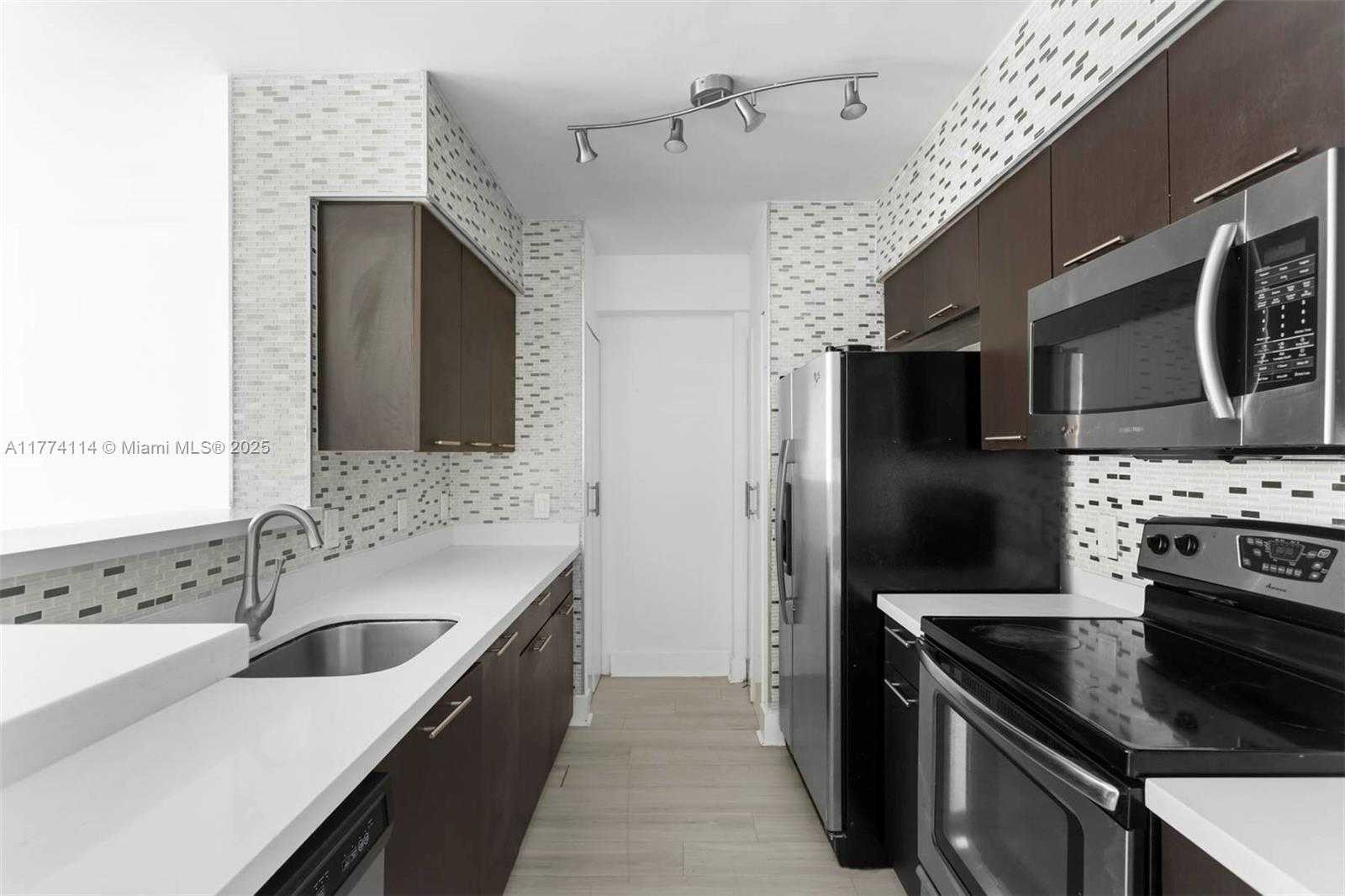 Small Image of 1155 BRICKELL BAY DR #3105, Miami Number 10