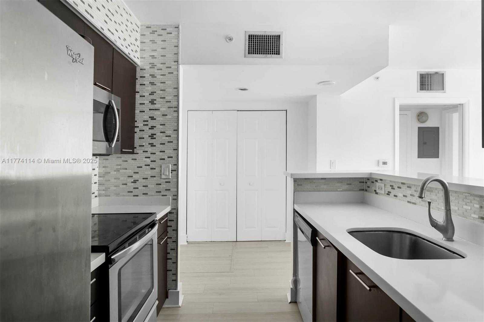 Small Image of 1155 BRICKELL BAY DR #3105, Miami Number 11