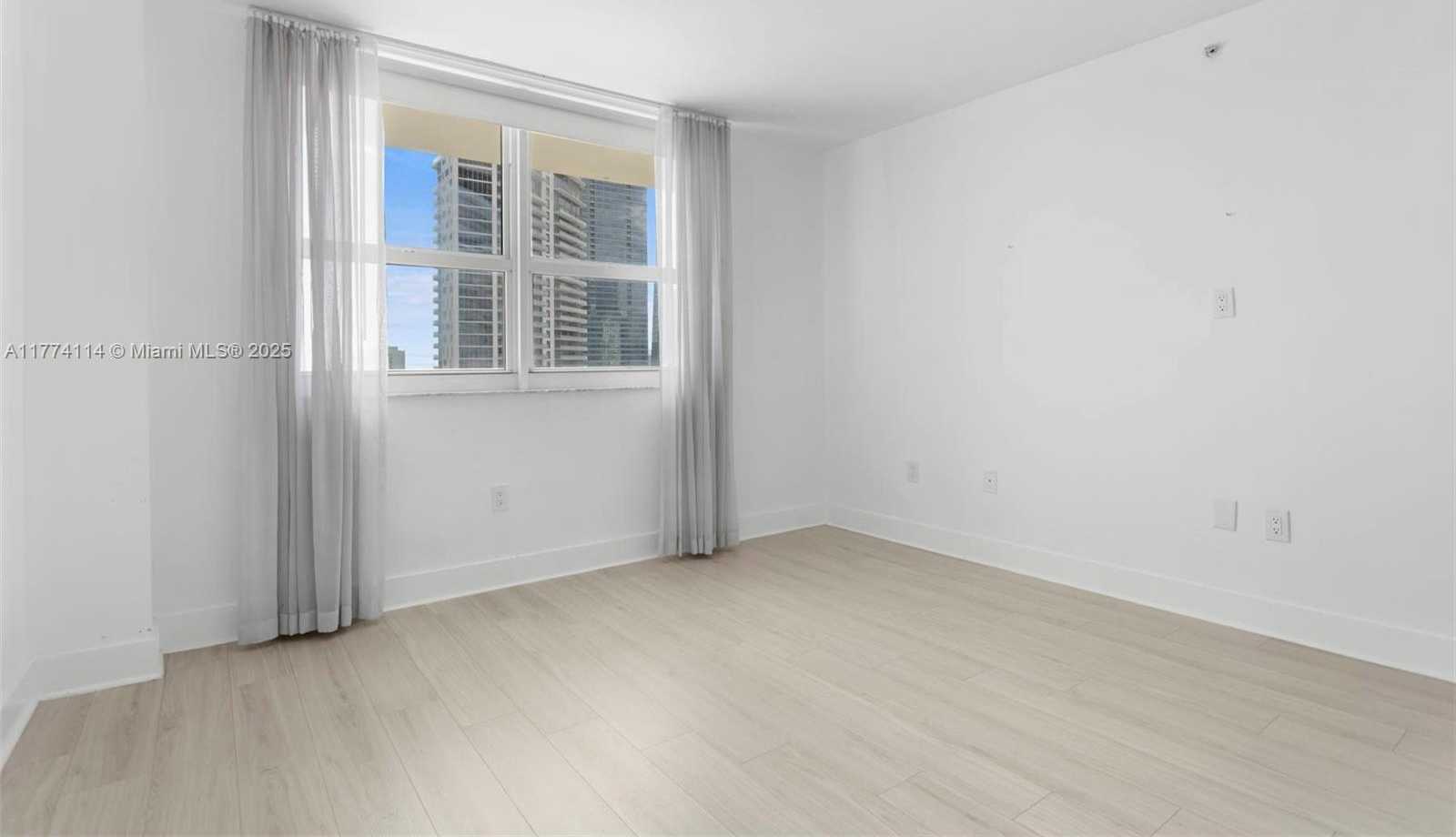 Small Image of 1155 BRICKELL BAY DR #3105, Miami Number 16
