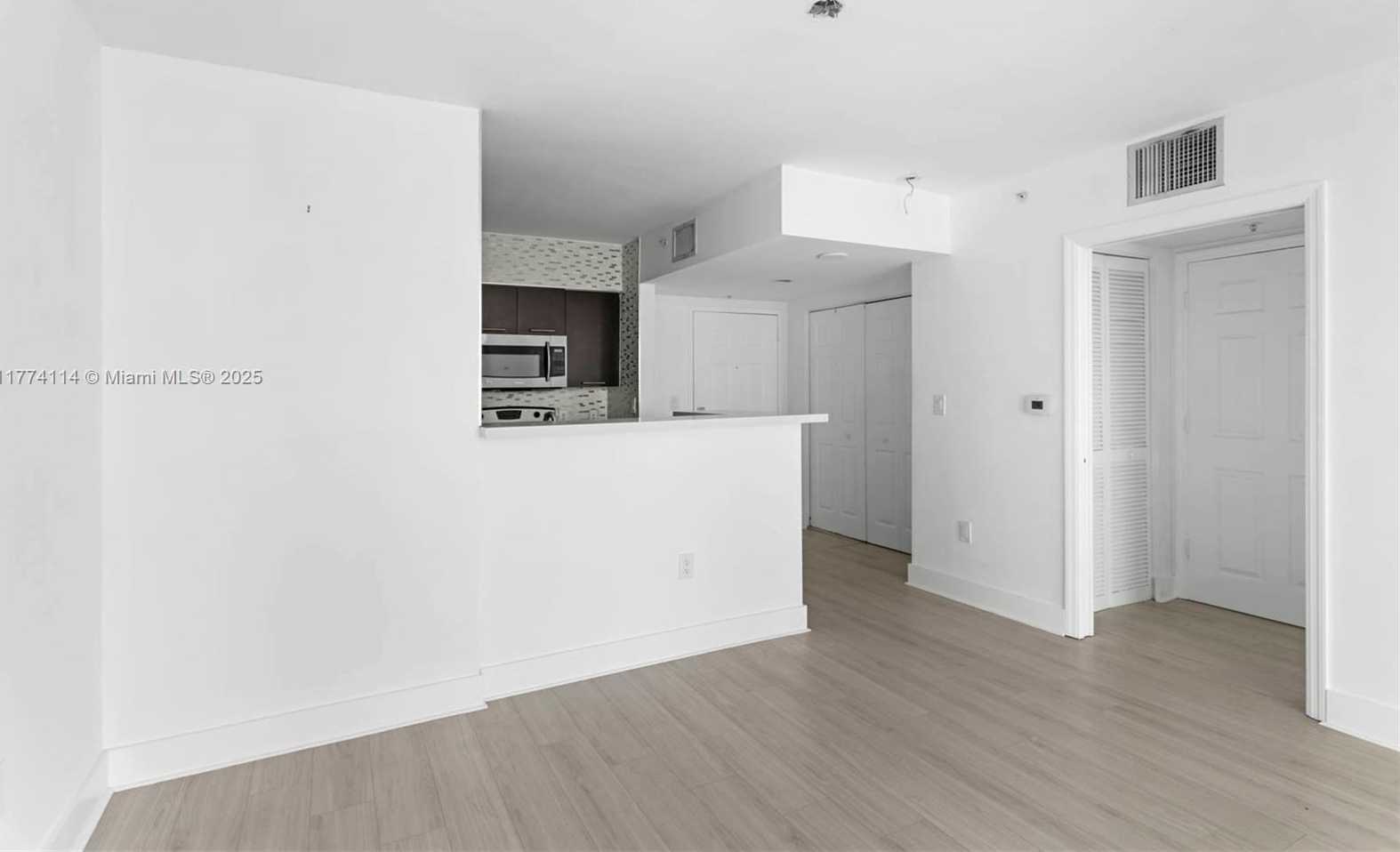 Small Image of 1155 BRICKELL BAY DR #3105, Miami Number 8