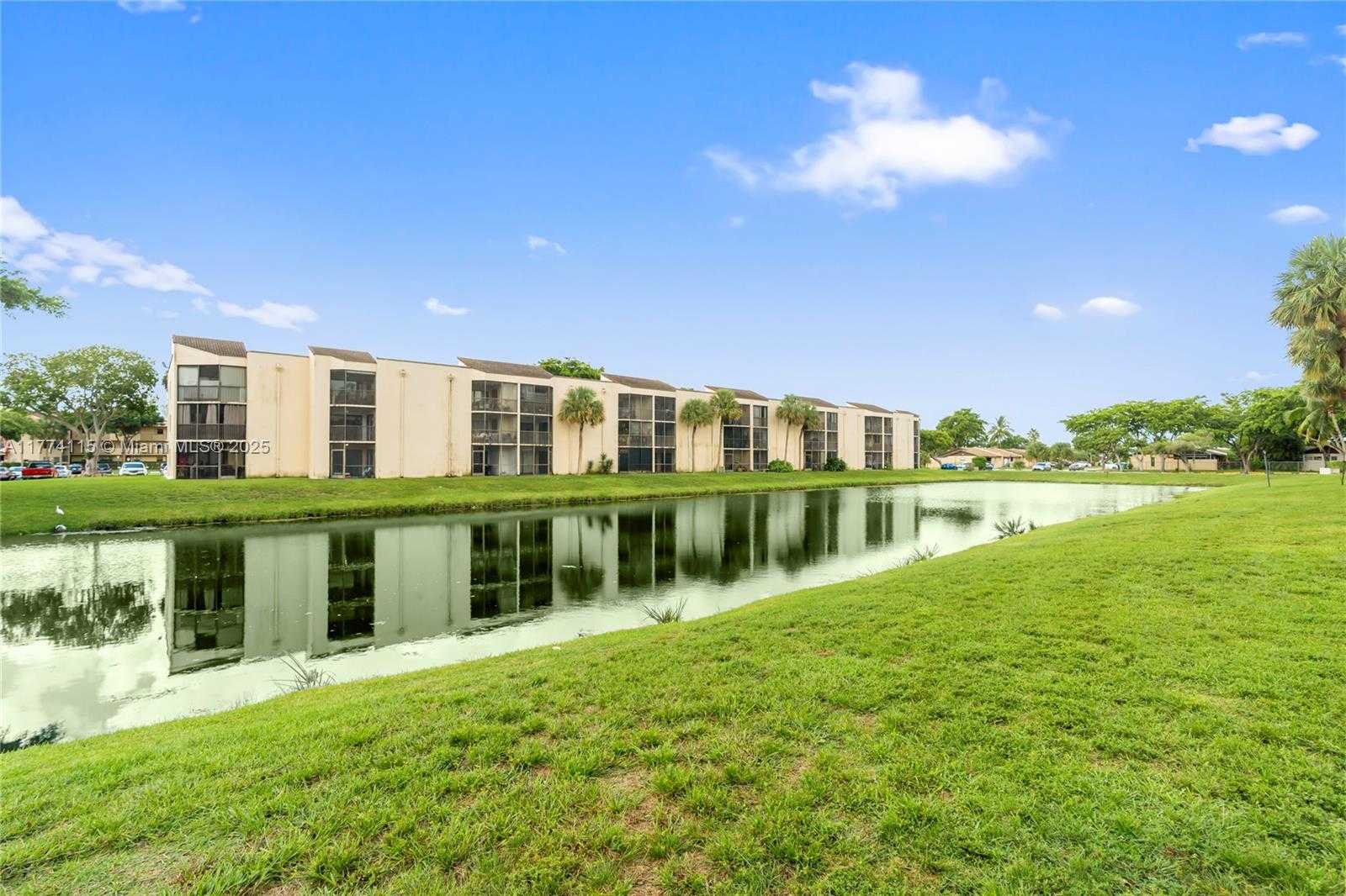 Small Image of 3199 FOXCROFT RD #311, Miramar Number 15