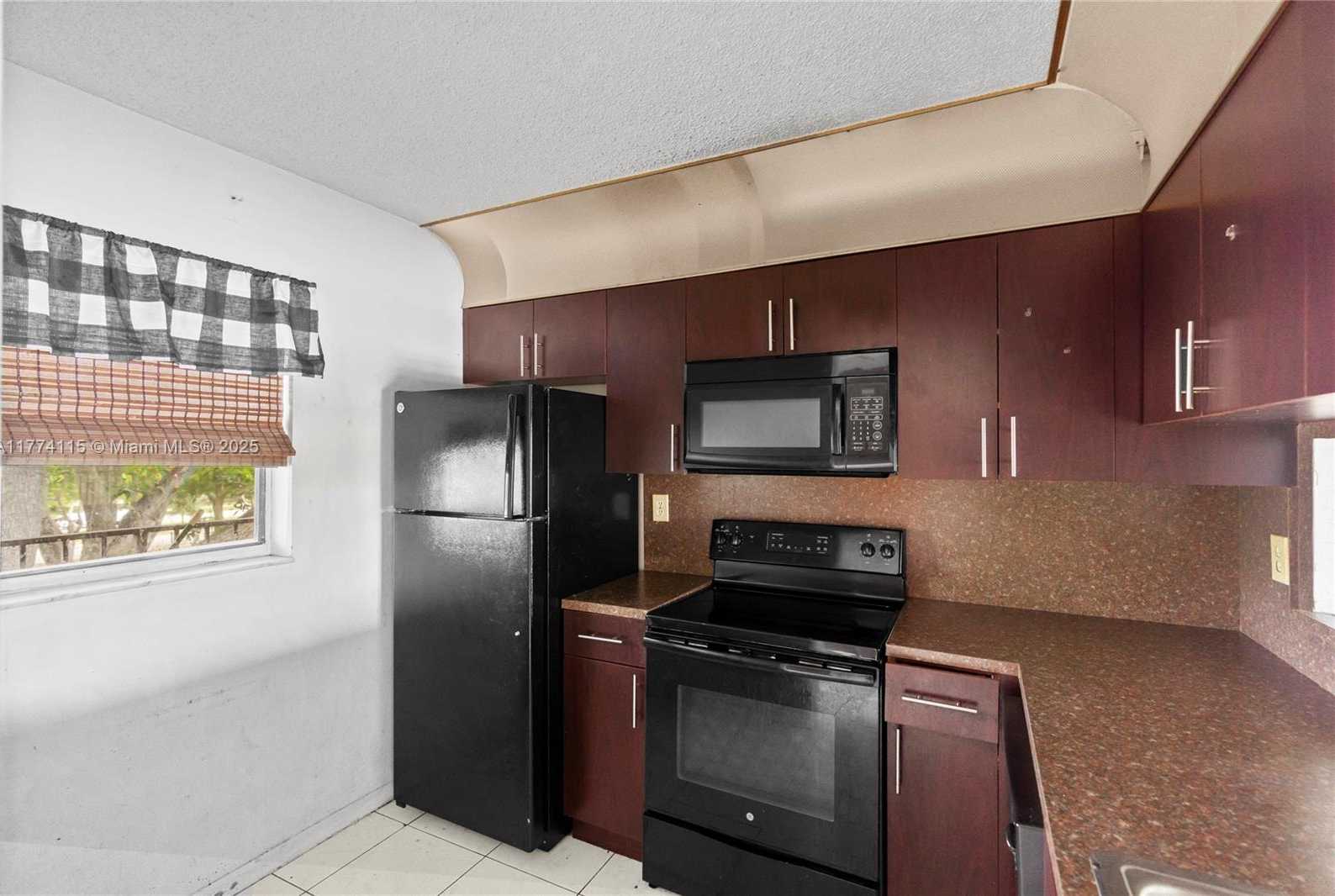 Small Image of 3199 FOXCROFT RD #311, Miramar Number 5