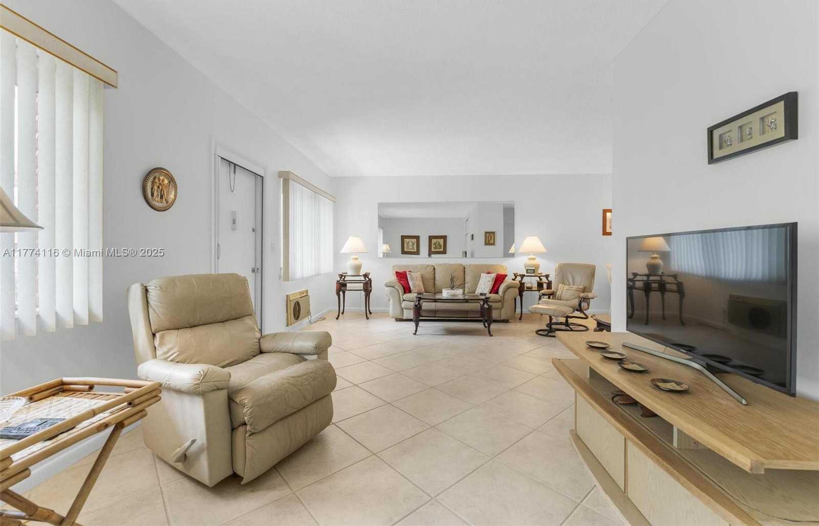 Small Image of 3701 TYLER ST #104, Hollywood Number 4