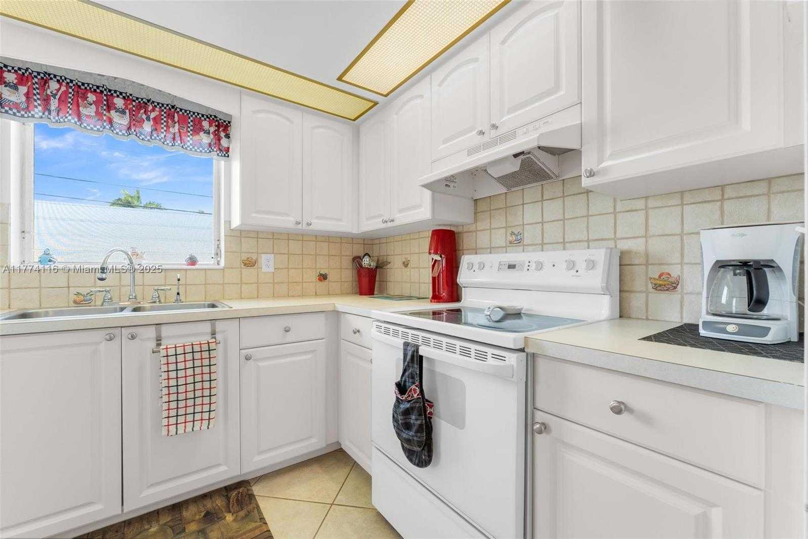 Small Image of 3701 TYLER ST #104, Hollywood Number 8