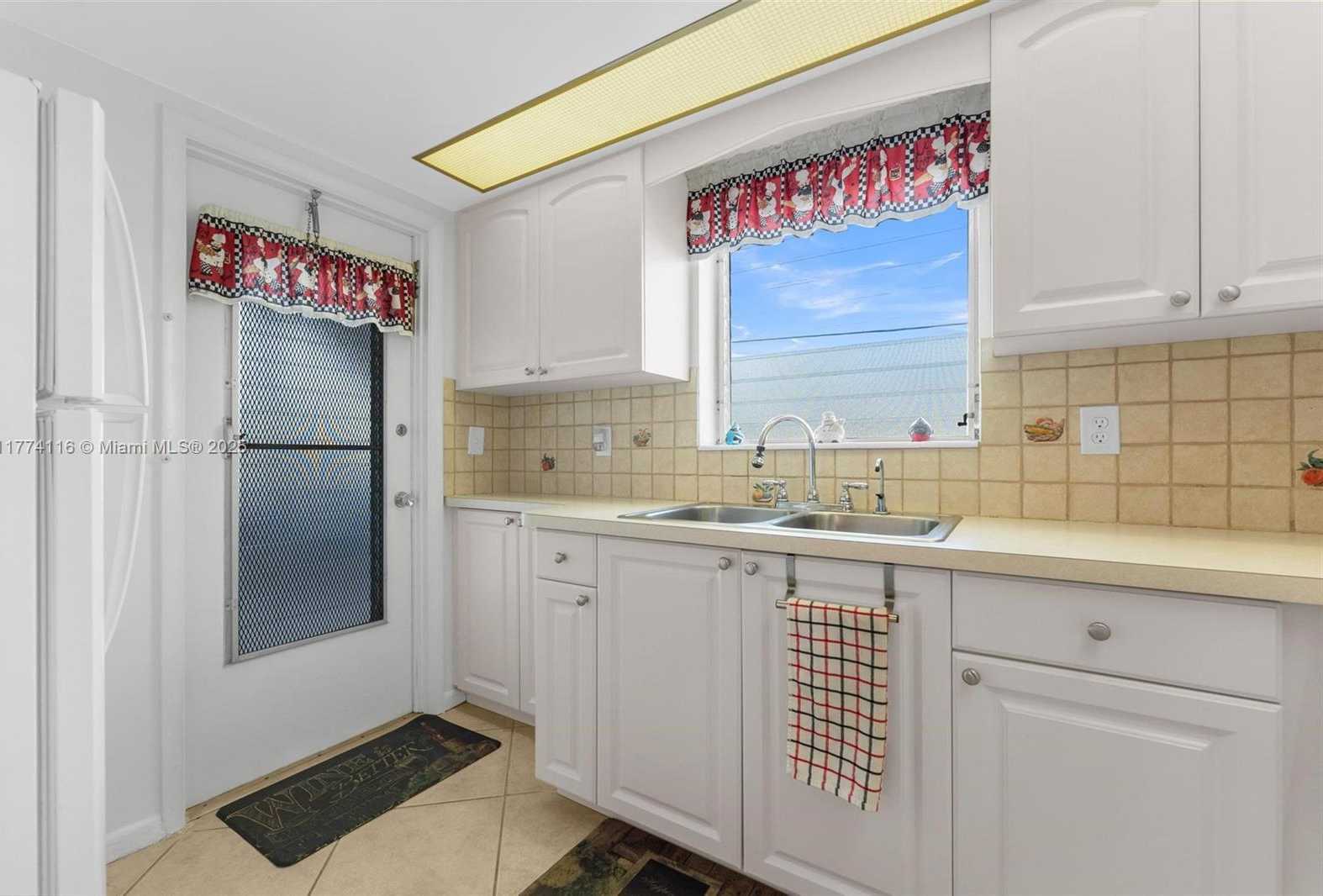 Small Image of 3701 TYLER ST #104, Hollywood Number 9