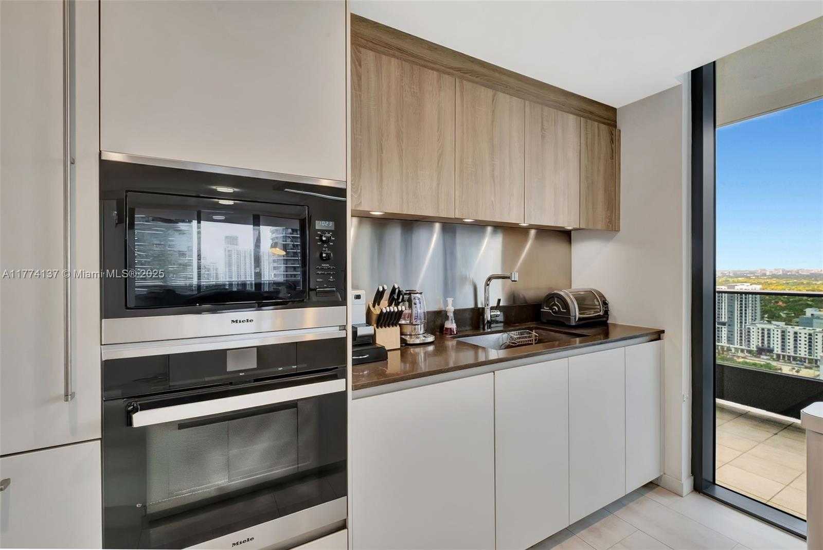 Small Image of 1000 BRICKELL PLZ #2812, Miami Number 10