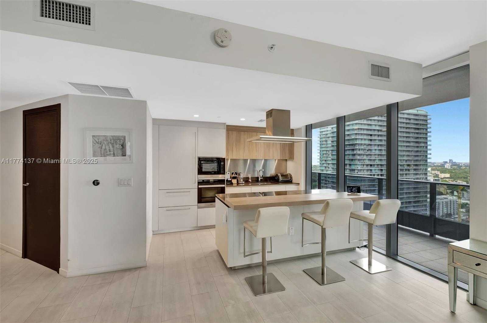 Small Image of 1000 BRICKELL PLZ #2812, Miami Number 12