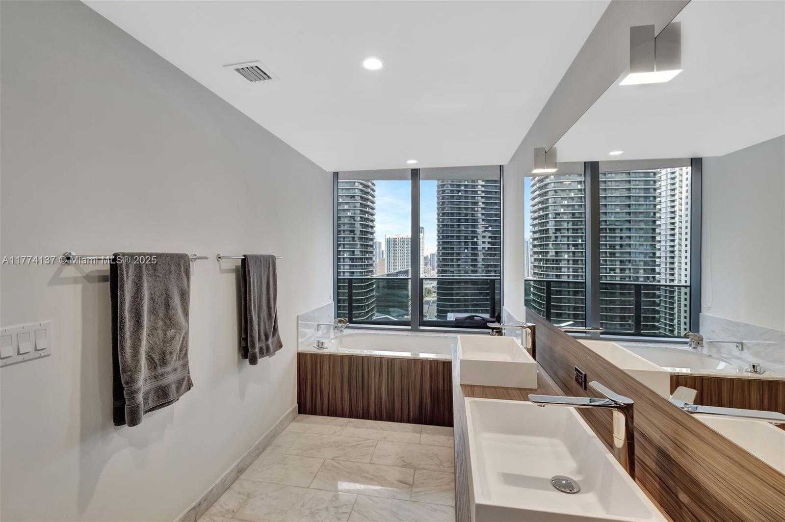 Small Image of 1000 BRICKELL PLZ #2812, Miami Number 17