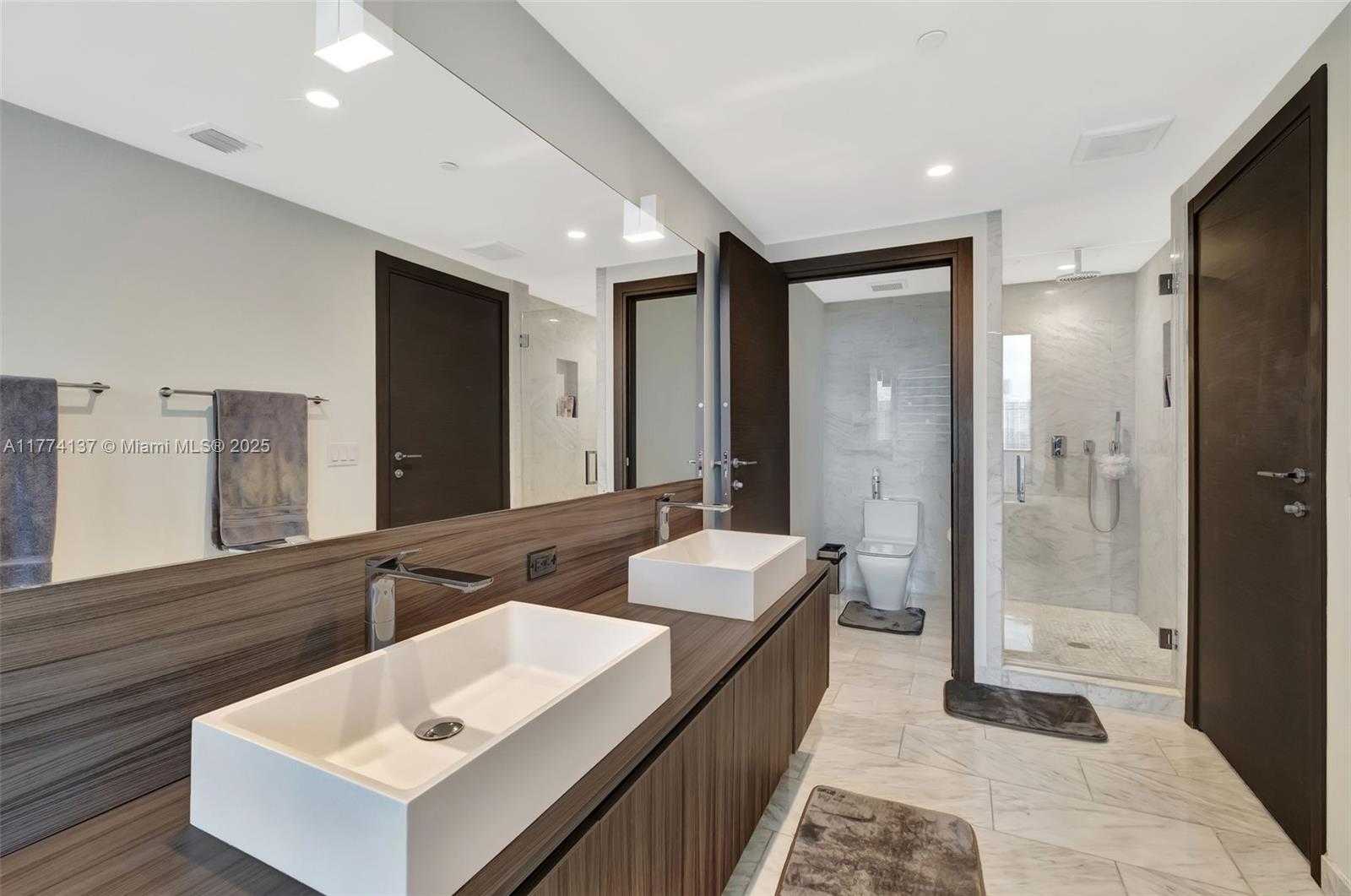 Small Image of 1000 BRICKELL PLZ #2812, Miami Number 18