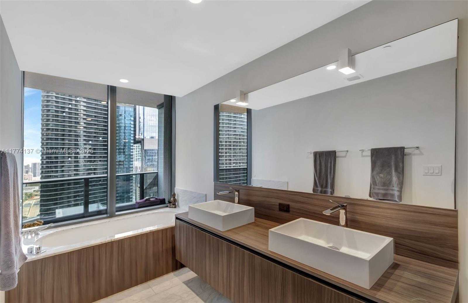 Small Image of 1000 BRICKELL PLZ #2812, Miami Number 19