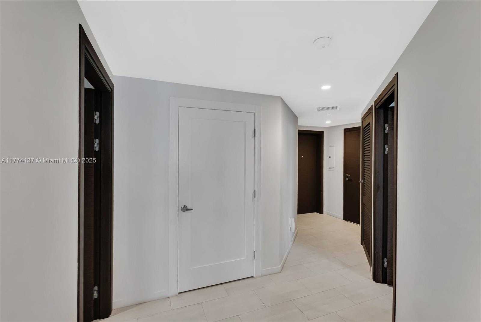 Small Image of 1000 BRICKELL PLZ #2812, Miami Number 29