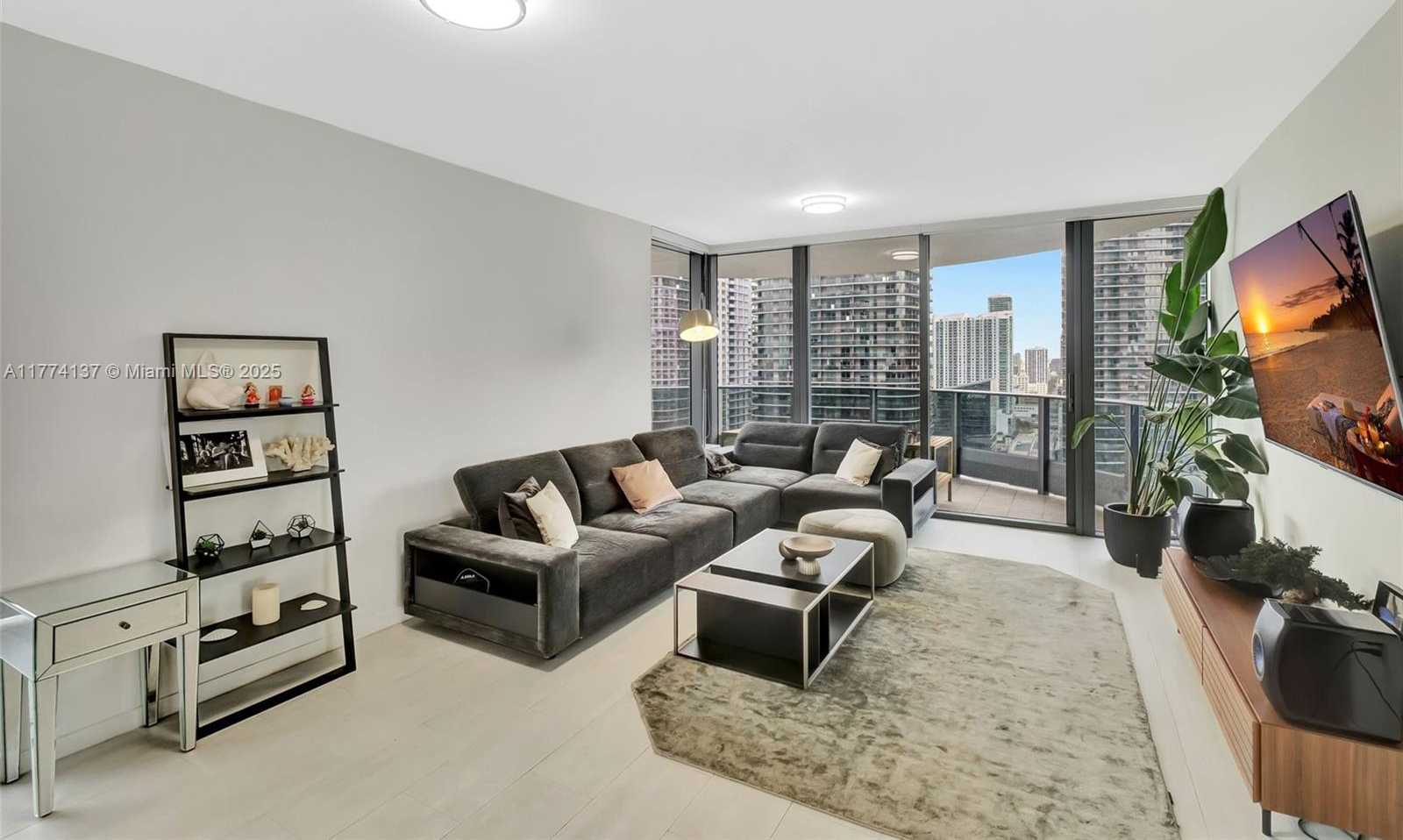 Small Image of 1000 BRICKELL PLZ #2812, Miami Number 4