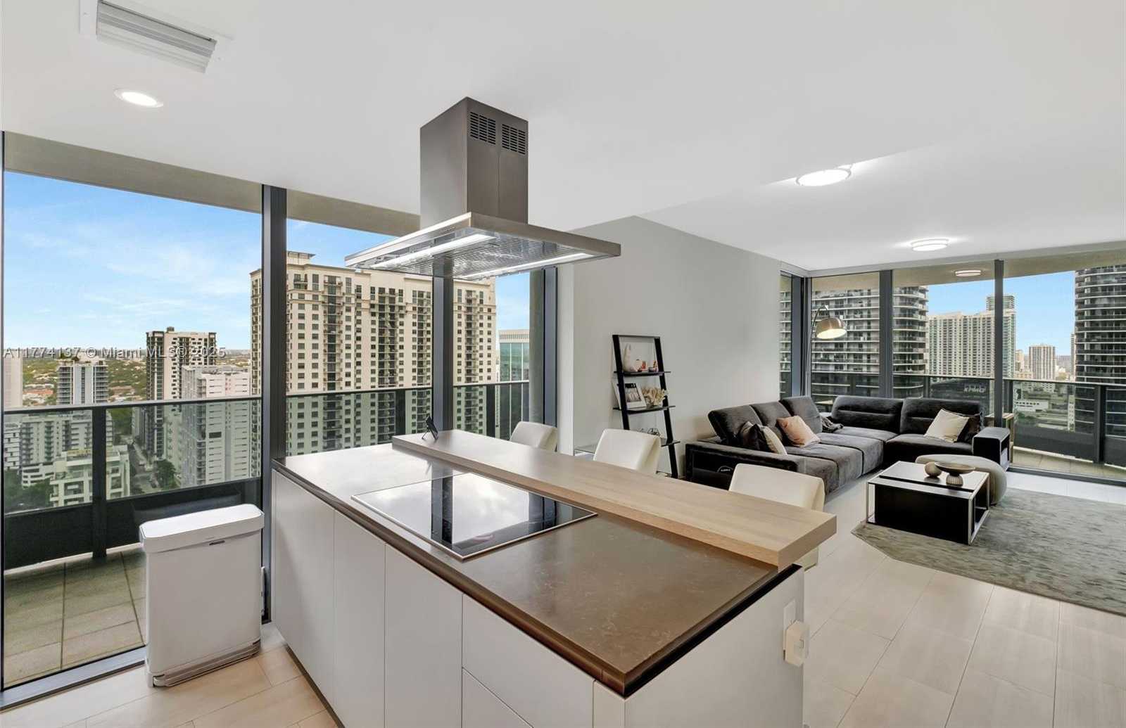 Small Image of 1000 BRICKELL PLZ #2812, Miami Number 7