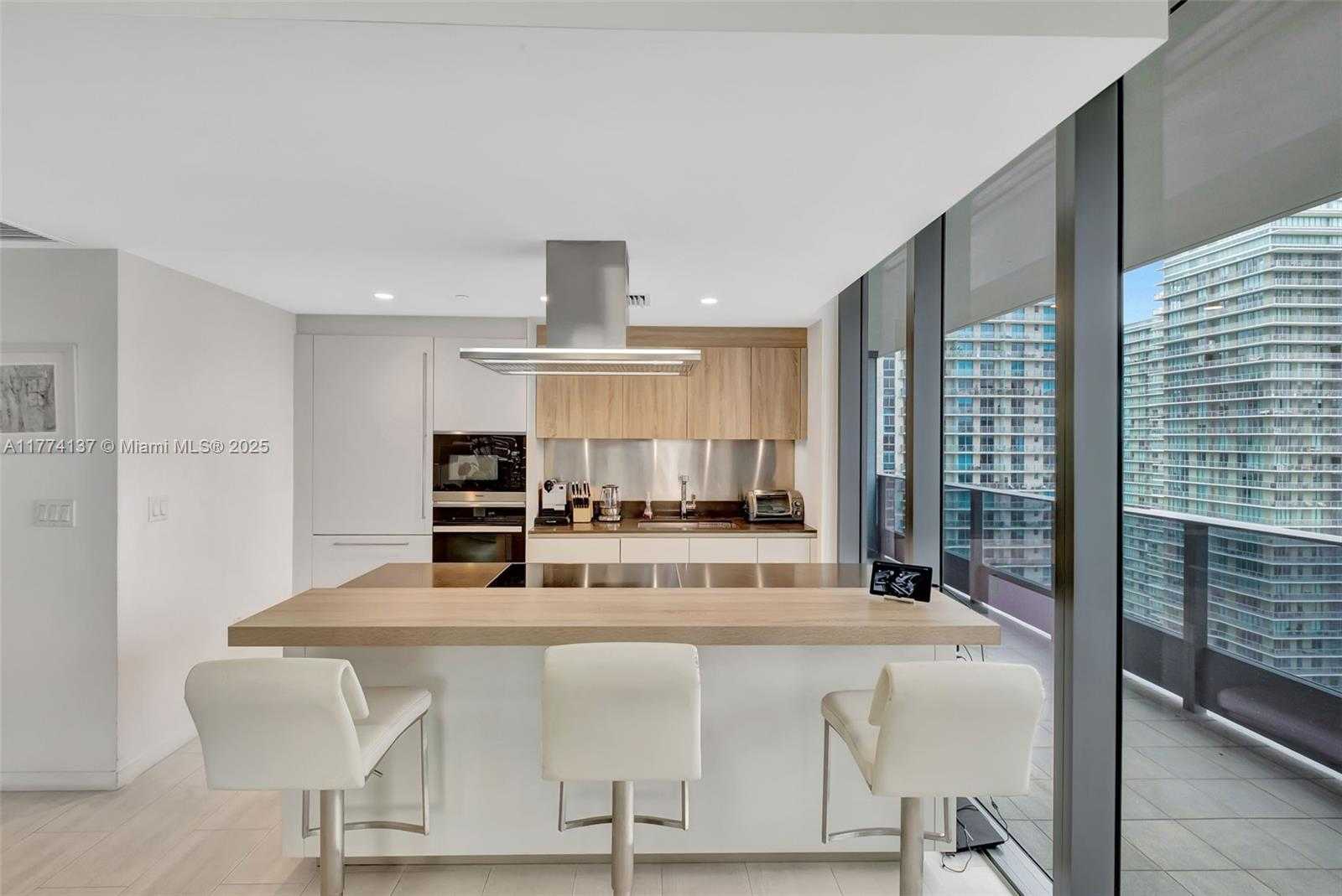 Small Image of 1000 BRICKELL PLZ #2812, Miami Number 9
