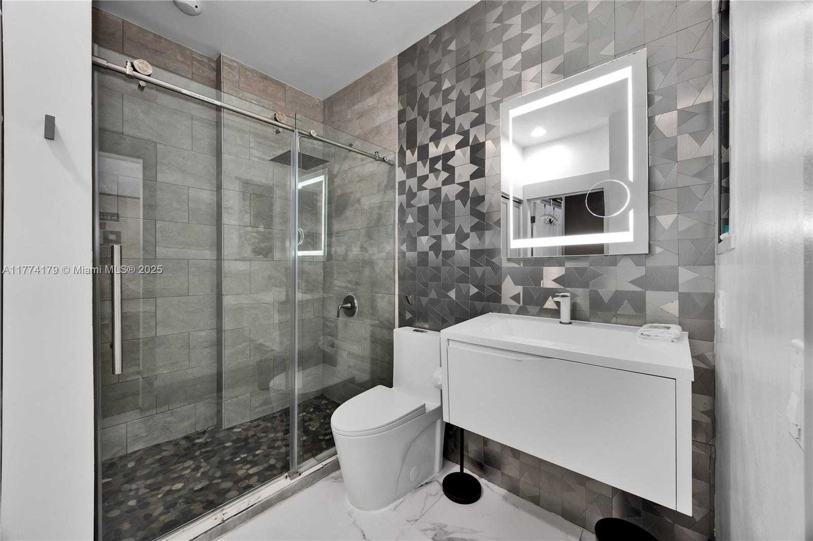 Small Image of 1200 BRICKELL BAY DR #1406, Miami Number 10