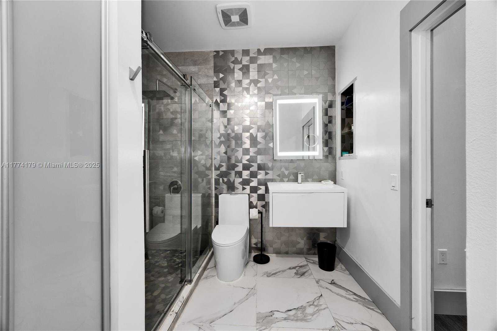 Small Image of 1200 BRICKELL BAY DR #1406, Miami Number 11