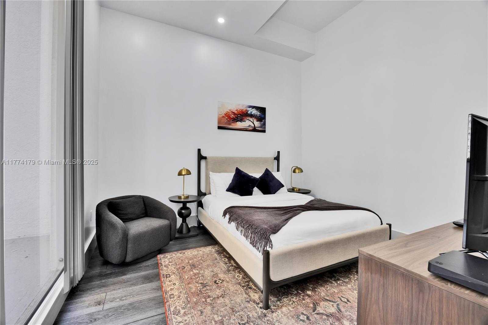 Small Image of 1200 BRICKELL BAY DR #1406, Miami Number 12