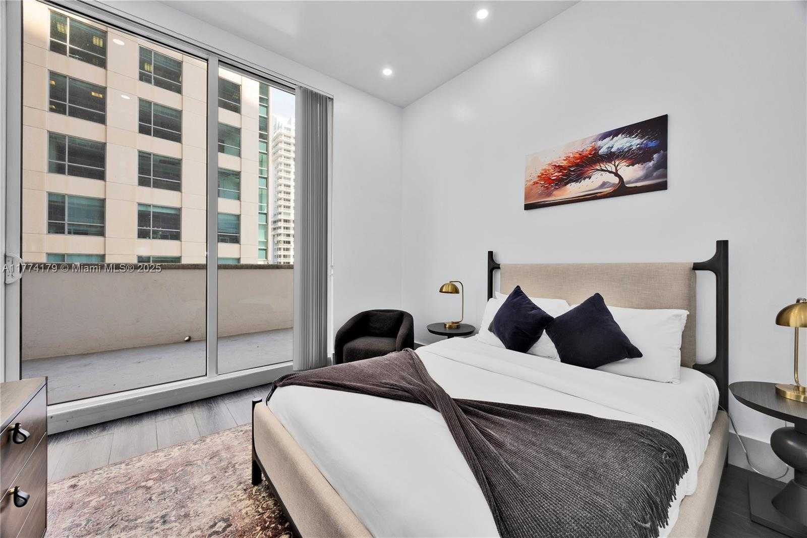 Small Image of 1200 BRICKELL BAY DR #1406, Miami Number 13