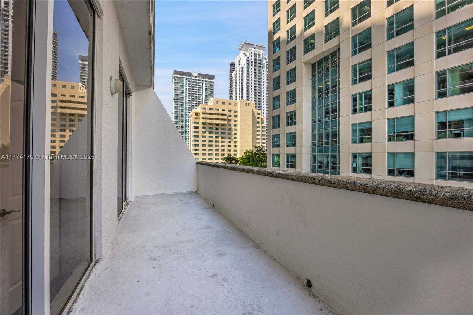 Small Image of 1200 BRICKELL BAY DR #1406, Miami Number 16