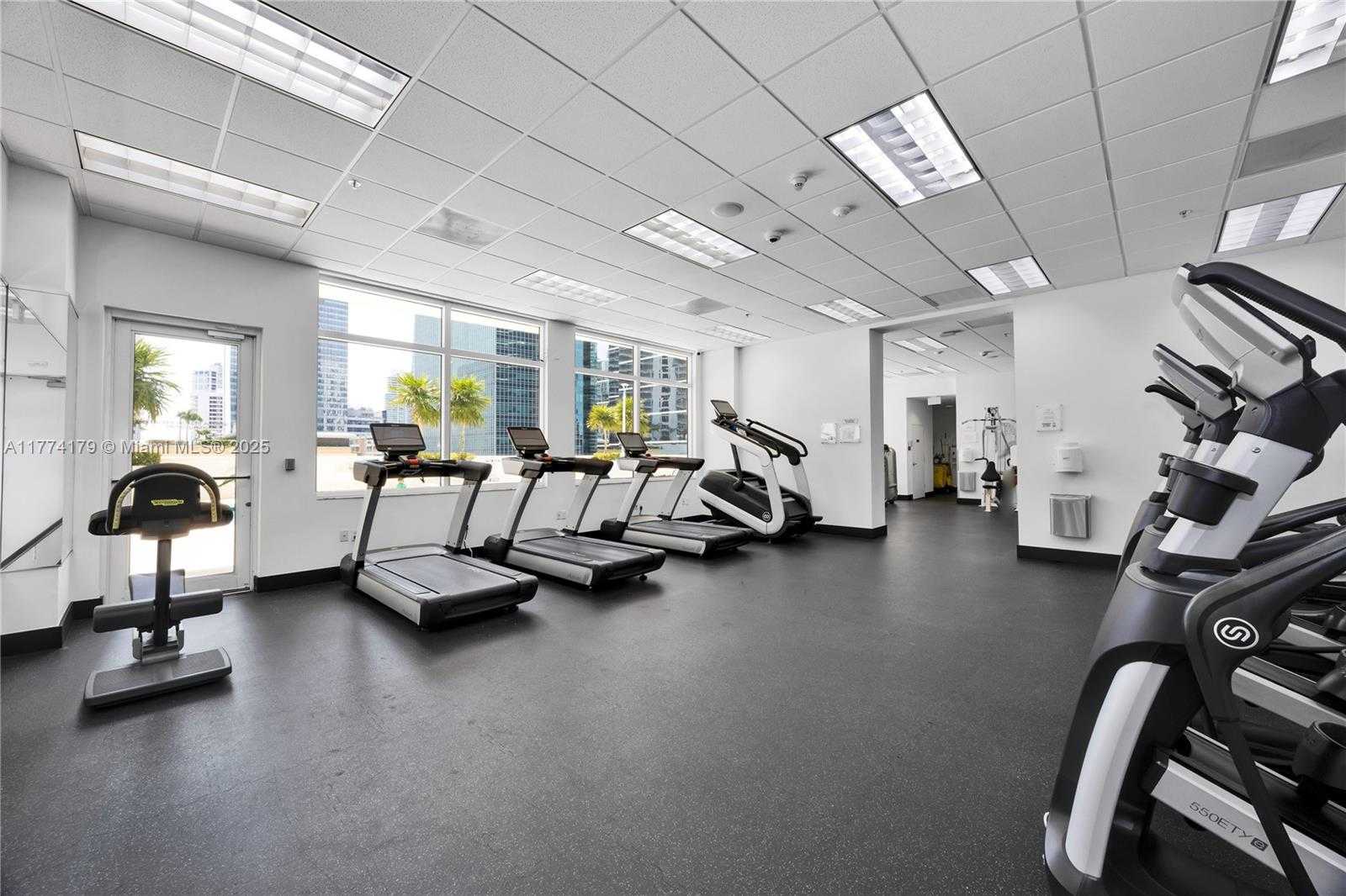 Small Image of 1200 BRICKELL BAY DR #1406, Miami Number 21
