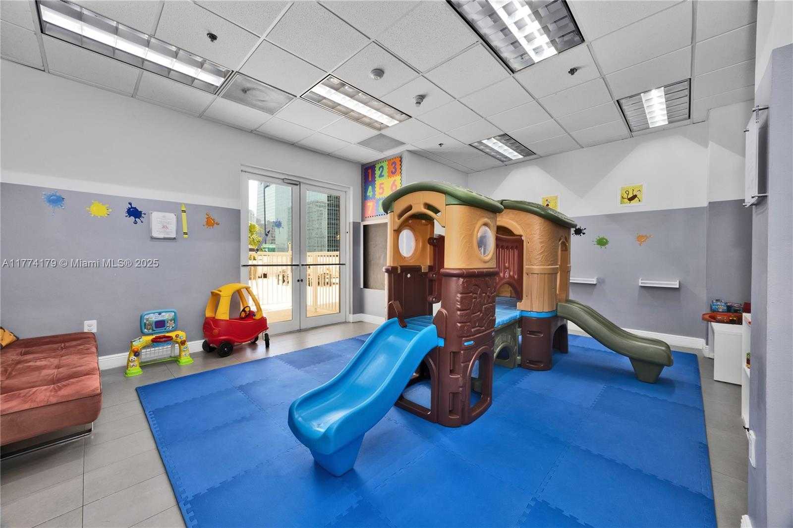 Small Image of 1200 BRICKELL BAY DR #1406, Miami Number 24