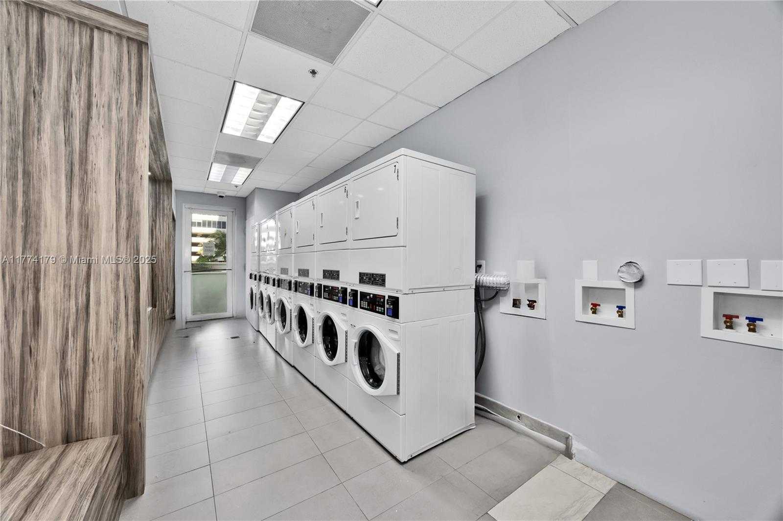 Small Image of 1200 BRICKELL BAY DR #1406, Miami Number 25