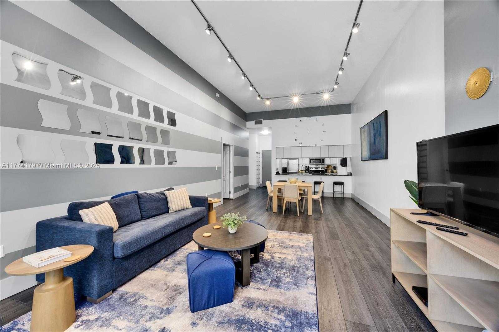 Small Image of 1200 BRICKELL BAY DR #1406, Miami Number 3