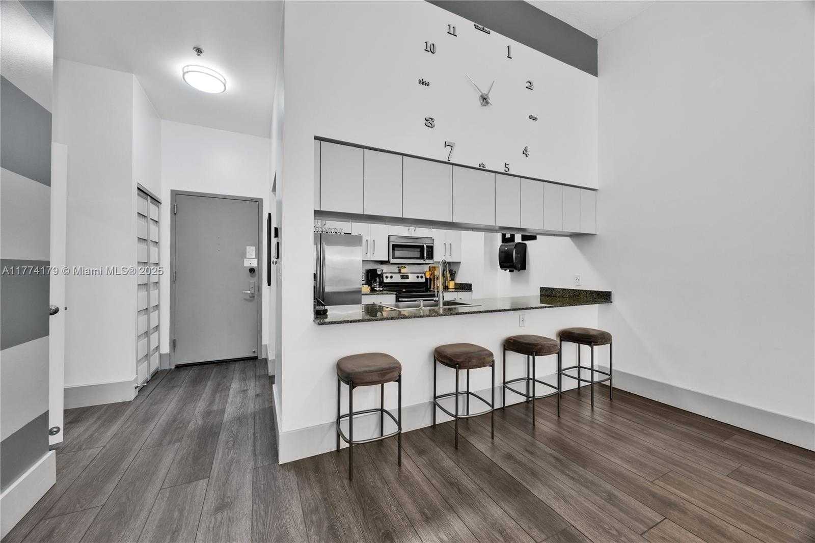 Small Image of 1200 BRICKELL BAY DR #1406, Miami Number 5