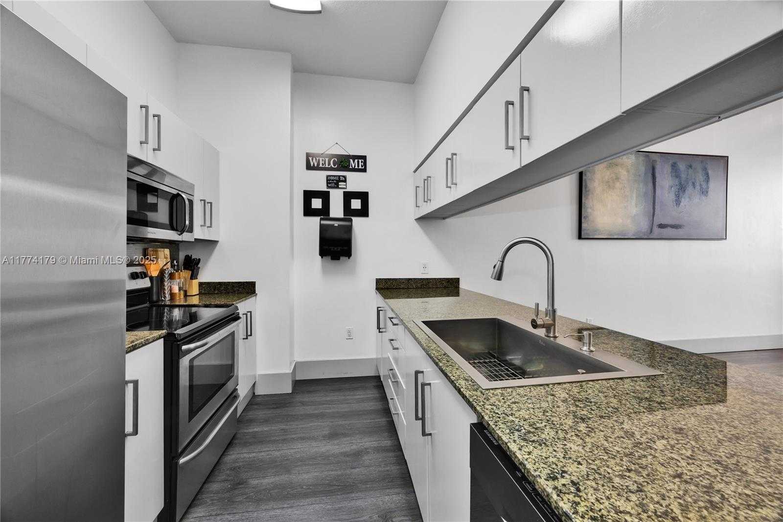 Small Image of 1200 BRICKELL BAY DR #1406, Miami Number 6