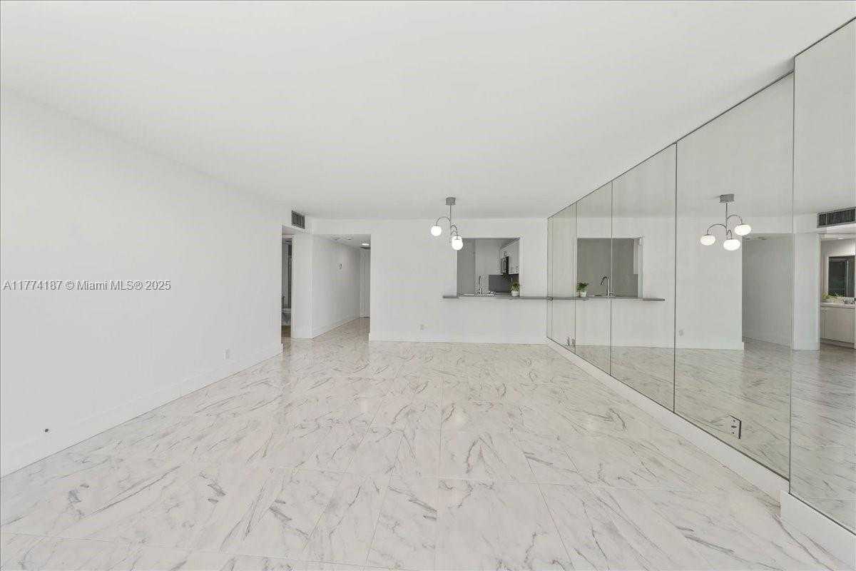 Small Image of 1925 BRICKELL AVE #D610, Miami Number 10