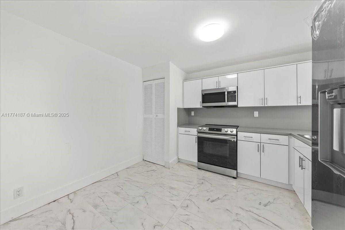 Small Image of 1925 BRICKELL AVE #D610, Miami Number 2