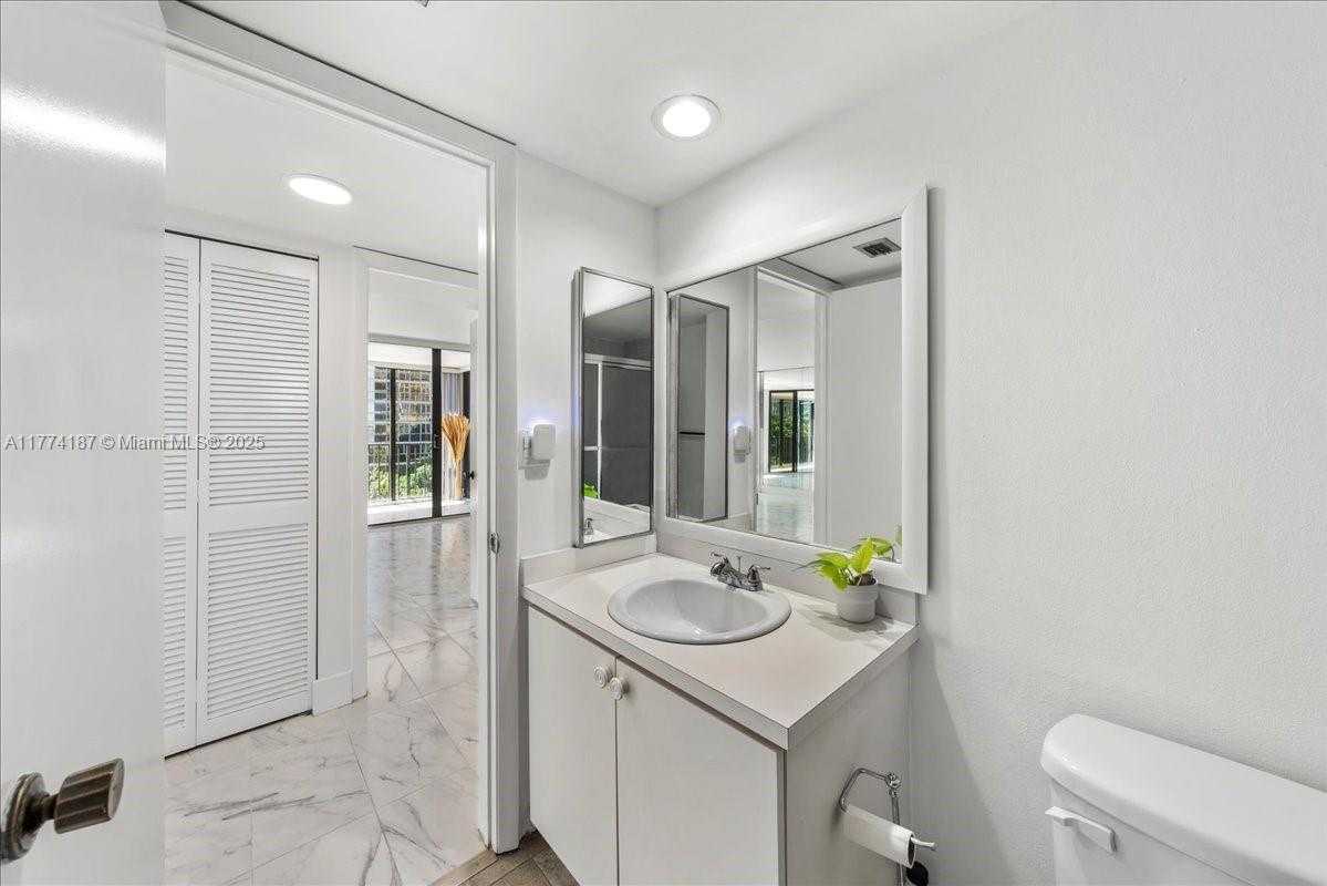 Small Image of 1925 BRICKELL AVE #D610, Miami Number 21