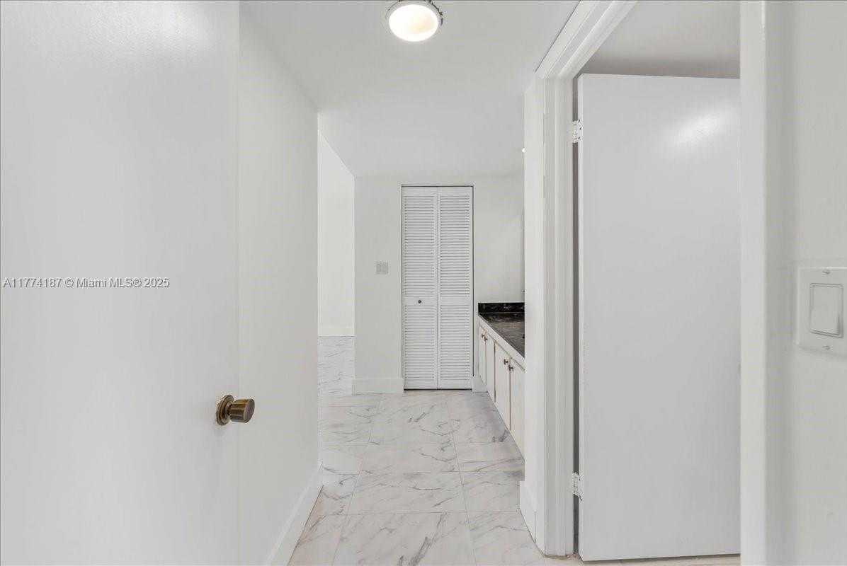 Small Image of 1925 BRICKELL AVE #D610, Miami Number 22