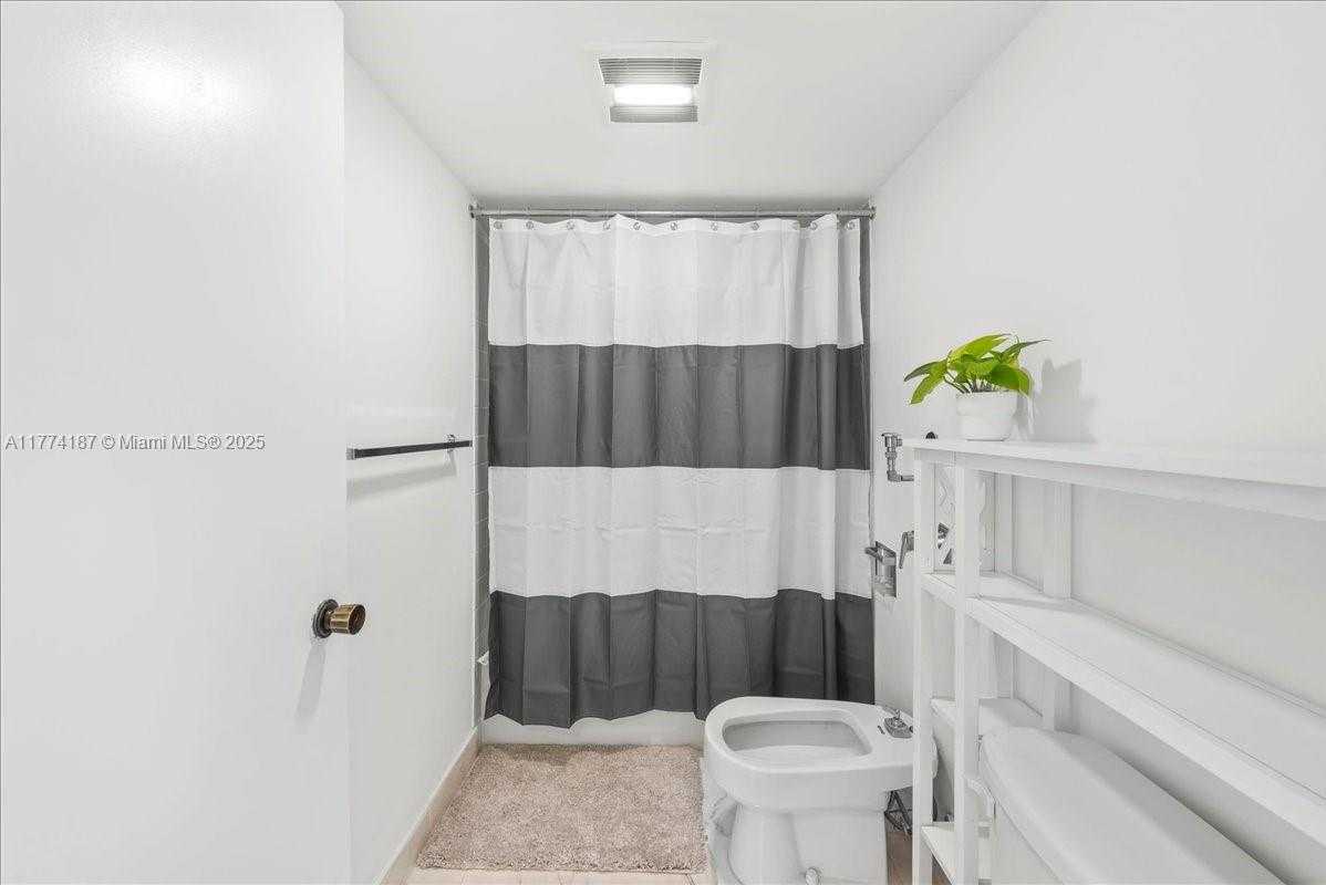 Small Image of 1925 BRICKELL AVE #D610, Miami Number 24