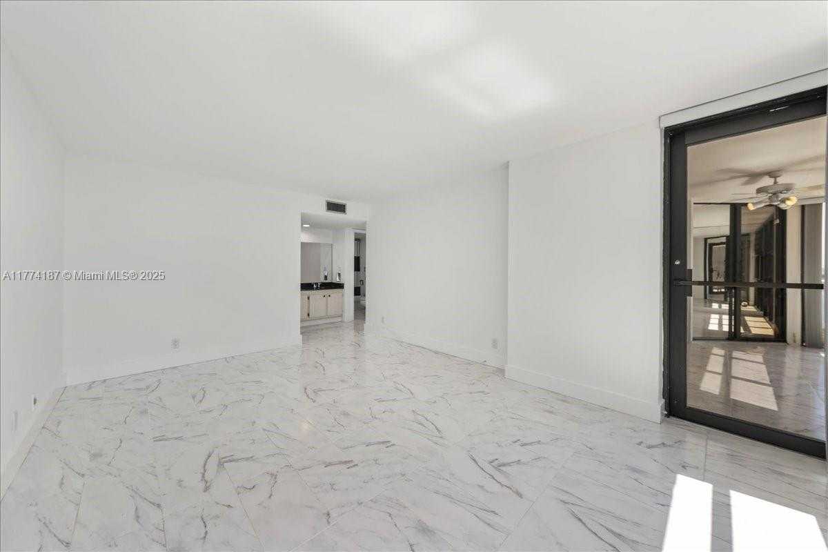 Small Image of 1925 BRICKELL AVE #D610, Miami Number 31
