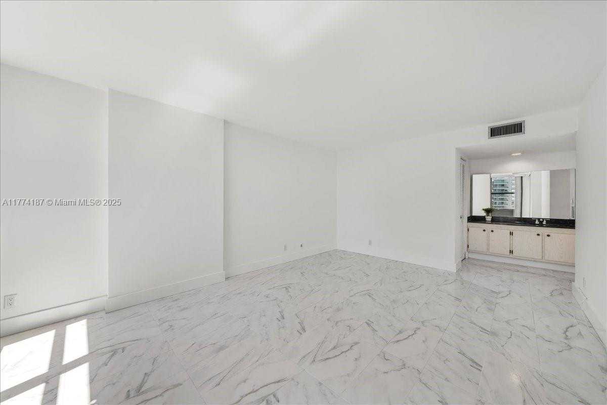 Small Image of 1925 BRICKELL AVE #D610, Miami Number 33
