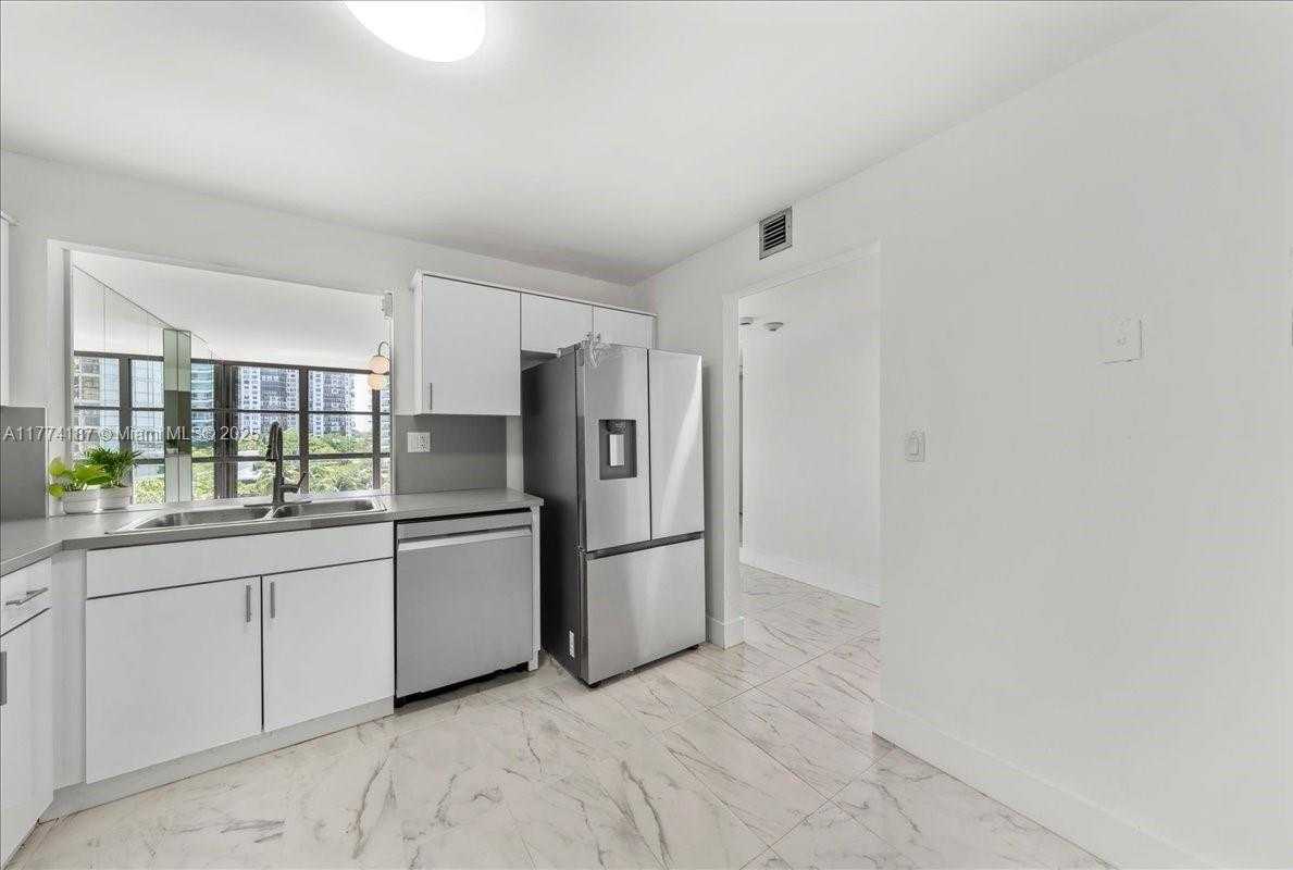Small Image of 1925 BRICKELL AVE #D610, Miami Number 5