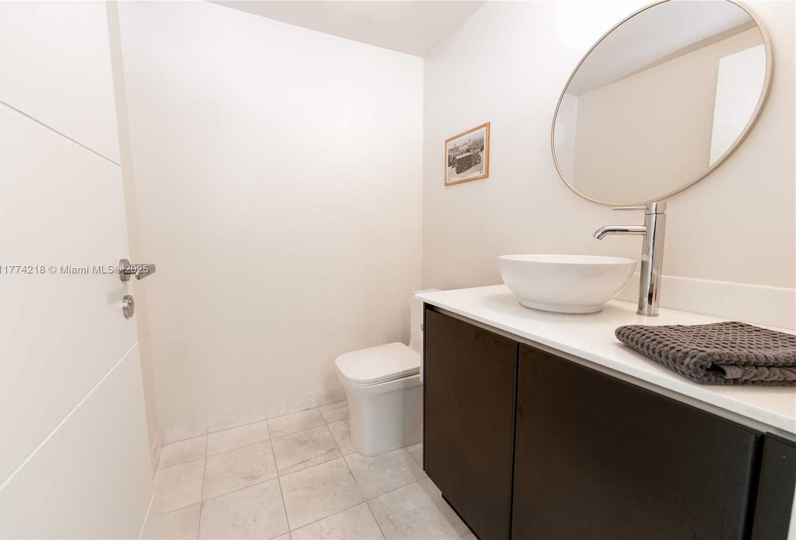 Small Image of 665 NORTH EAST 25TH ST #2301, Miami Number 16
