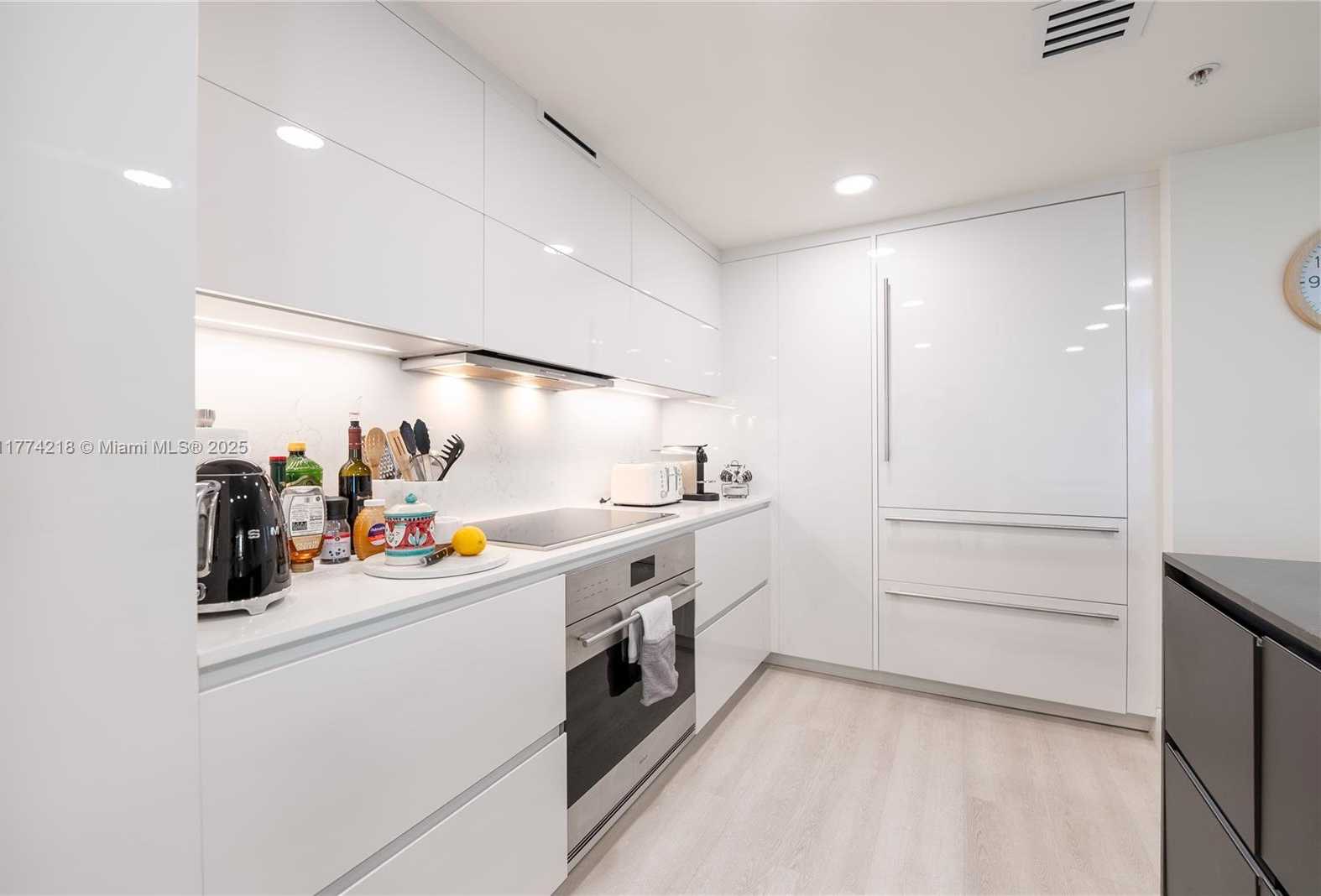 Small Image of 665 NORTH EAST 25TH ST #2301, Miami Number 7